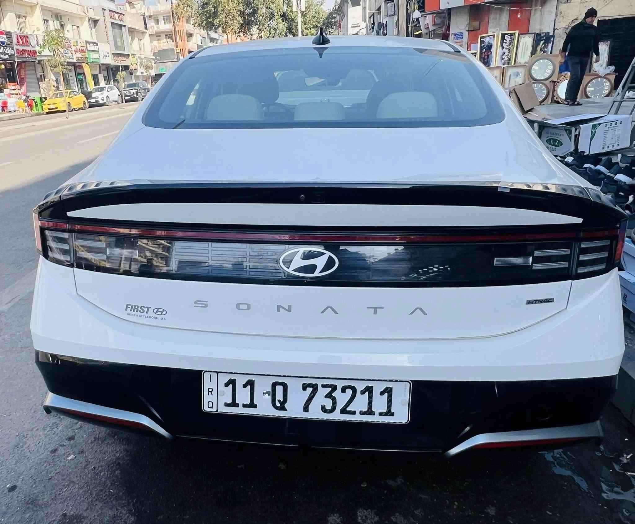 السلام عليكم هونداي سوناته موديل ٢٤ رقم بغداد كتاب شهداء بأسمنا حادث موجود بالمنشور سياره جديده بدون دواخل بدون ايرباك ماشيه ستالاف بعدها بريحه الشركه سعرها ٢٣٥ وبي مجال للشراي مكان السياره الكراده داخل ***********
