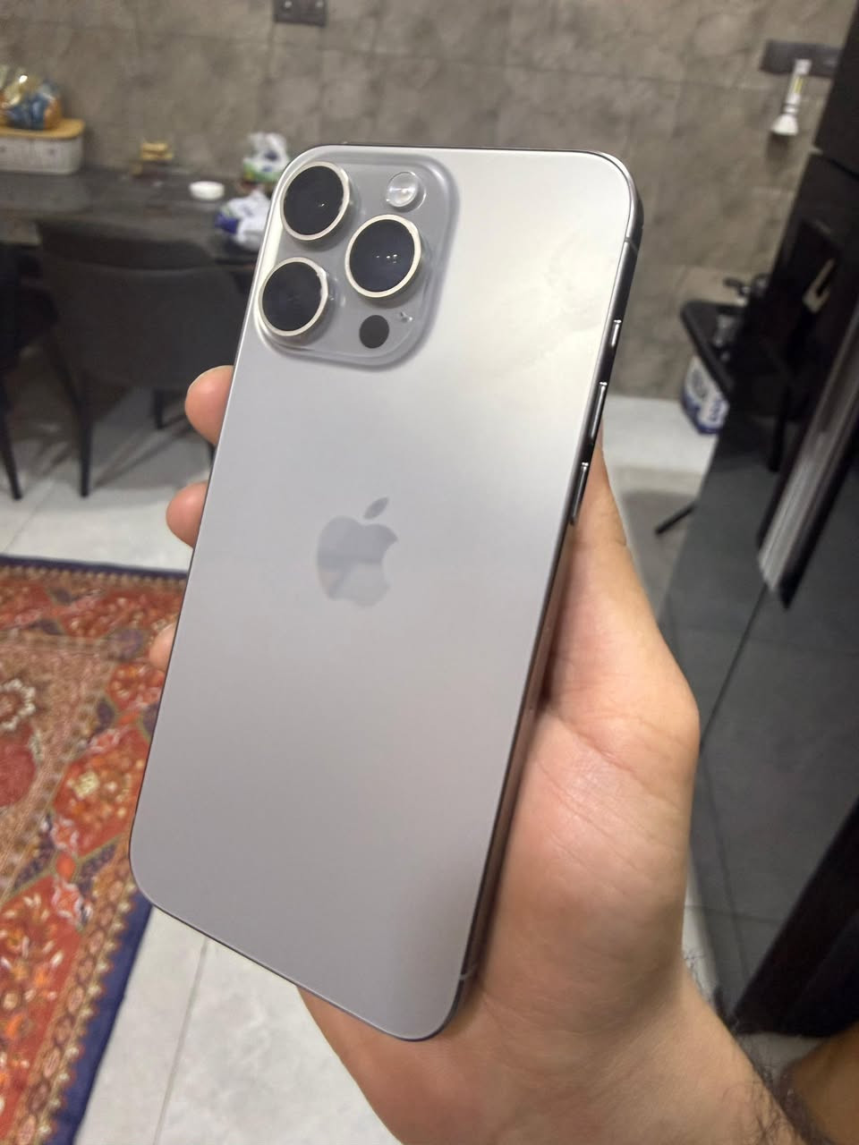 السلام عليكم شباب للبيع 15 pro max  مثل ما موضح كدامكم نضيف كلش بطارية 93 ويا بحدود 10كڤرات وباكيت وغراضة كامله والواير الاصلي بي نقطة بزاويه شاشة يم دكمه الصامت ما مأثرة ابد تعاي سطوع كلش يلة تبين جهاز ممفتوح ابد شراي يتفضل خاص ♥️


**إذا كنت صاحب هذا الإعلان وتريد حذفه لأي سبب، رجاءا أرسل رسالة إلى الدعم الفني**