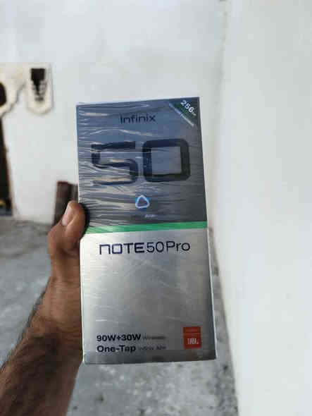 انفنكس نوت 50برو جهاز مكفول من الزلق ستخدام 5 ايام
ذاكرة 256 عشوائيه 16 البطاريه 5200  شاشه 144 هيرتز
وكل ملحقاته موجوده حته الشاحنه الاسلكيه هم وياه
سعره 275ذ وبي مجال مكاني البصره الهارثه *********** البصرة
