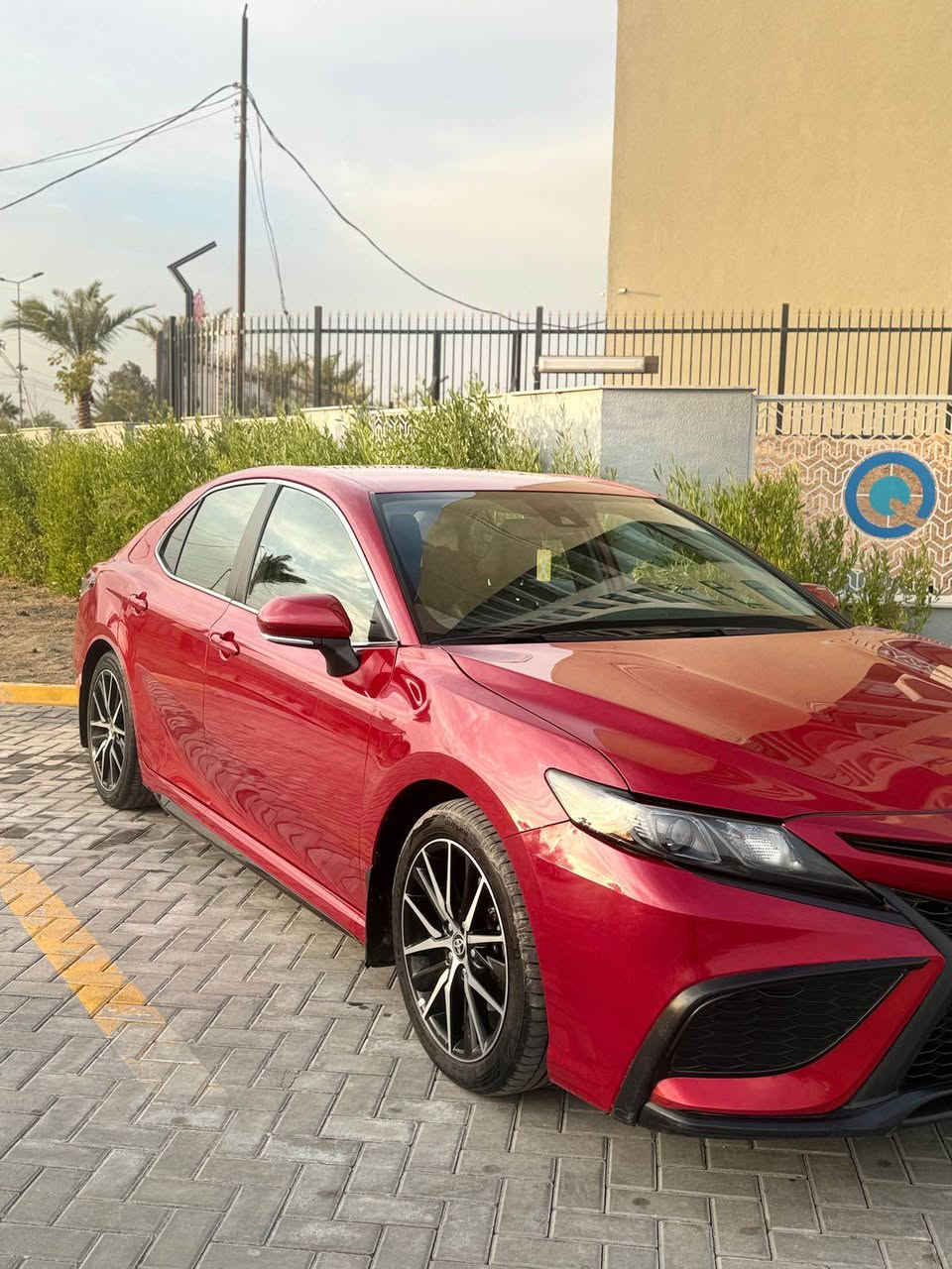 سلام عليكم. تيوتا كامري 
موديل 2023 
موصفات SE. معروفه. 
رادارات امامي خلفي 
لايتات زنون 
نقطع عميا 
تحديد مسار 
كراسي جلد 
كرسي كهرباء 
موصفاتها معروفه 
قطعه صبغ وحده فقط شويه بارد باب السايق  صور الحادث مرفقه باسمي تحويل مباشر 
ال سعر $21000$ قابل ل تفاوض 
بغداد حي الحسين. 
تواصل 
0786 222 333 6 بغداد, العراق
