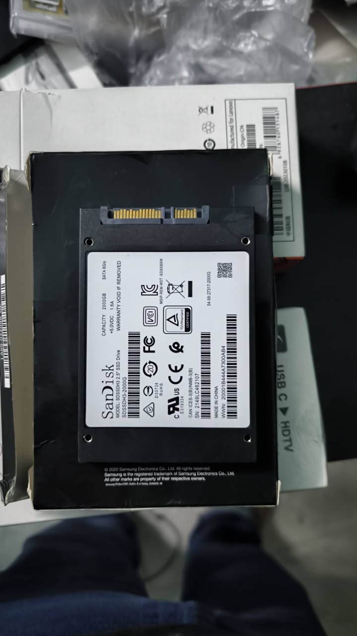 SSD SanDisk 2TB SATA 2.5"
هارد SSD أصلي من شركة SanDisk
السعة: 2 تيرا بايت
النوع: 2.5 إنچ SATA (يركب على لابتوب وكمبيوتر مكتبي)
الحالة: نظيف ويعمل 100%
السرعة: عالية، إقلاع سريع وتشغيل برامج وألعاب بدون تهنيگ 🚀 قراءة: لحد 530–535 MB/s
🚀 كتابة: لحد 440–450 MB/s
✅ صامت وما يسخن
📦 مع العلبة مثل ما مبين بالصور
📍 المكان: بغداد 
💰 السعر: ١٤٥ ألف (قابل للتفاوض البسيط)
 الرقم ***********
