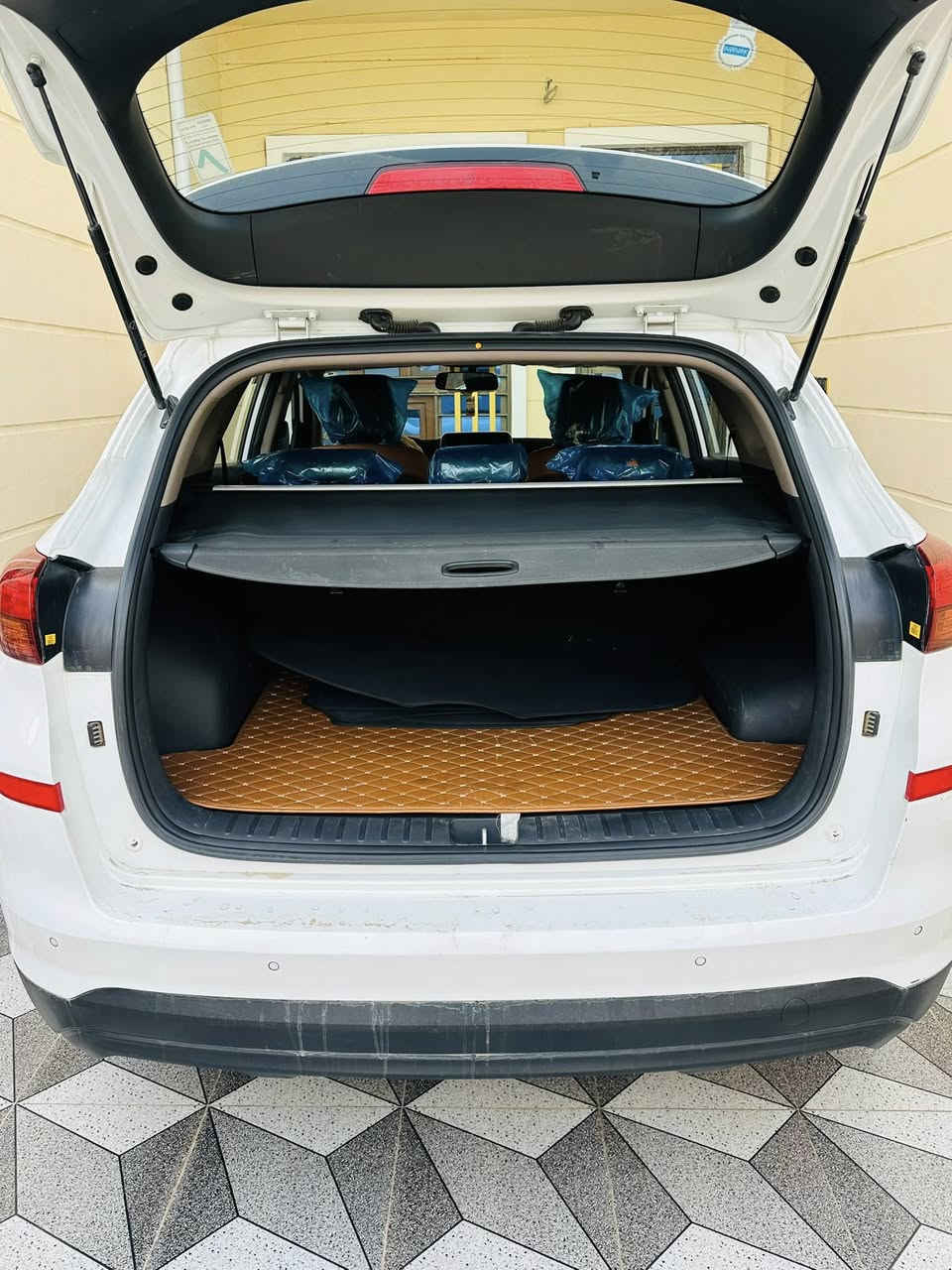 توسان 2020
ماشيه حقيقي 75000
كلها على بلاد برغي مامفتوح... 
 فول مواصفات
باسمي رقم اربيل سنوية 2030
حساسات امامي خلفي 
ليد امامي خلفي
 بالمري ومري شفط
اشارات ترحيب باب ومري
كير 3 انضمه 
تخم تاير جديد.... وسبير مانازل حته عده بلاد
باتري جديد
كير ومكينة كفالة
بصمه 2
سايد بريك برجل 
كامره دواره 
كشنات كهربائيه 2
تبريد قطعتين
سونار موجود 
مكاني صلاح الدين تكريت 
الاستفسار الاتصال على الرقم ‭0782 415 3477‬
