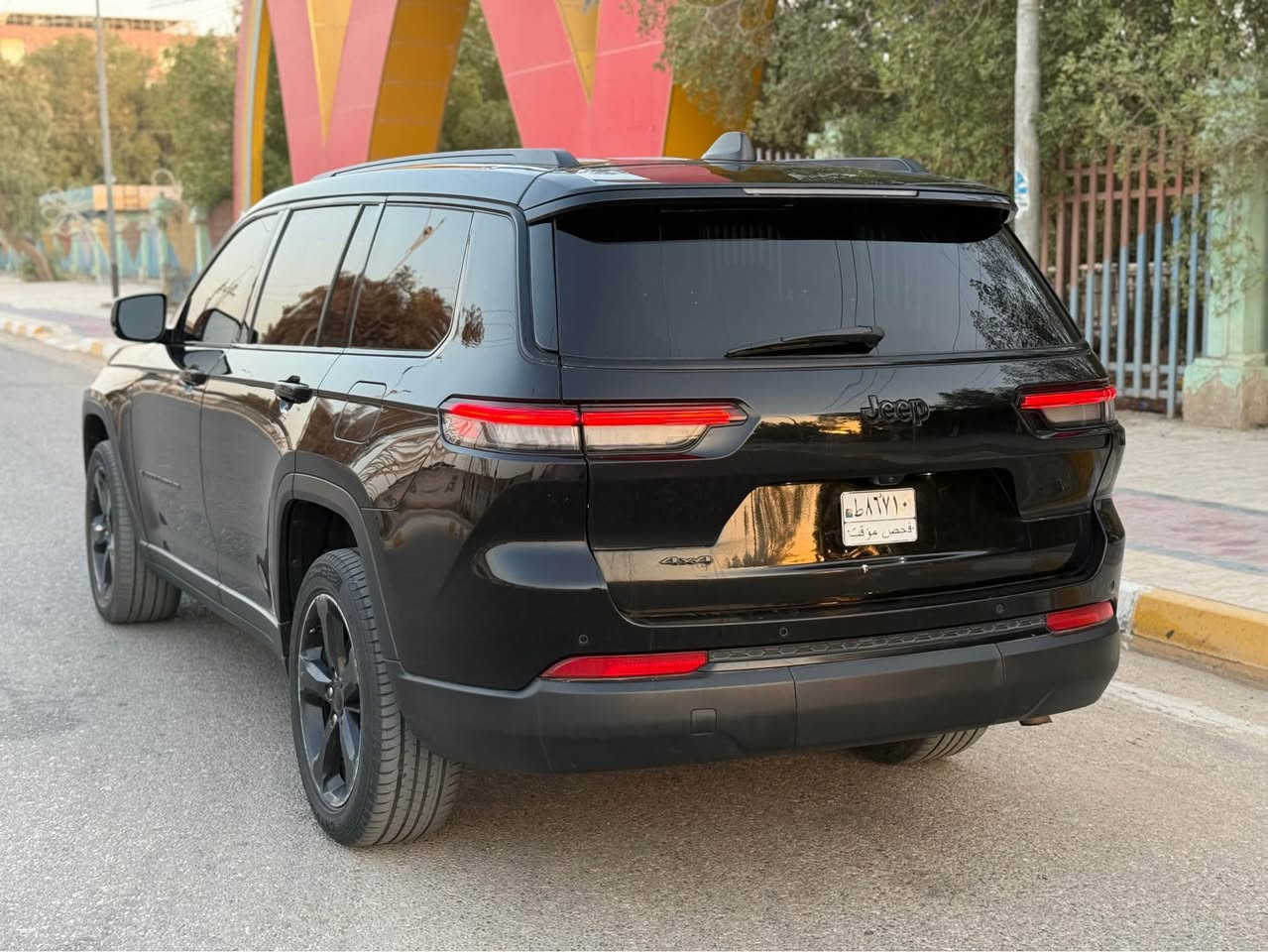 السلام عليكم
جيب كراند شيروكي 7 راكب بلاك توب موديل 2023 وارد امريكي حادثها مثل ما موضح بالصور وبيها جاملغ الامامي جهة السايق والباب بيهن كلير من امريكا شواصي والغود كفاله راديترات مال الشركة
مواصفات 
بصمة تشغيل وابواب
شاشة كبيرة 10.1 انچ 
نظام الخرائط GPS
لوحة القيادة دجتال بقياس 12 انچ
كامرا خلفية دواره 
رادار امامي مانع تصادم 
رادار خلفي + حساسات خلفيه
تحذير النقطة العمياء
تحذير الخروج عن المسار
كشنات جلد + مخمل
كشنات VIP منفصل 7 راكب
تدفئة بالكشنات
تدفئة ستيرن
كير شفتات بالستيرن
شاحن موبايل لاسلكي
تشغيل عن بعد
فور ويل 4X4
باب الصندوك كهرباء 
نظام تشغيل وإطفاء ذاتي
ملاحظة ( السيارة بدون لوحات مروريه منفيست بأسمي) السعر 265 بيع او مراوس حسب القناعة 
*********** بغداد, العراق
