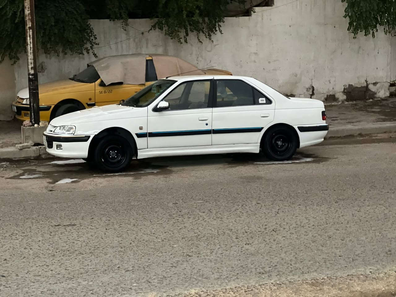 سلام عليكم بيجو بارص للبيع موديل 2013 بيها باب وجاملغ خلفي سياره جاهزه وجديده احلى من صور سعر 38 وبيها مجال تصال ***********
