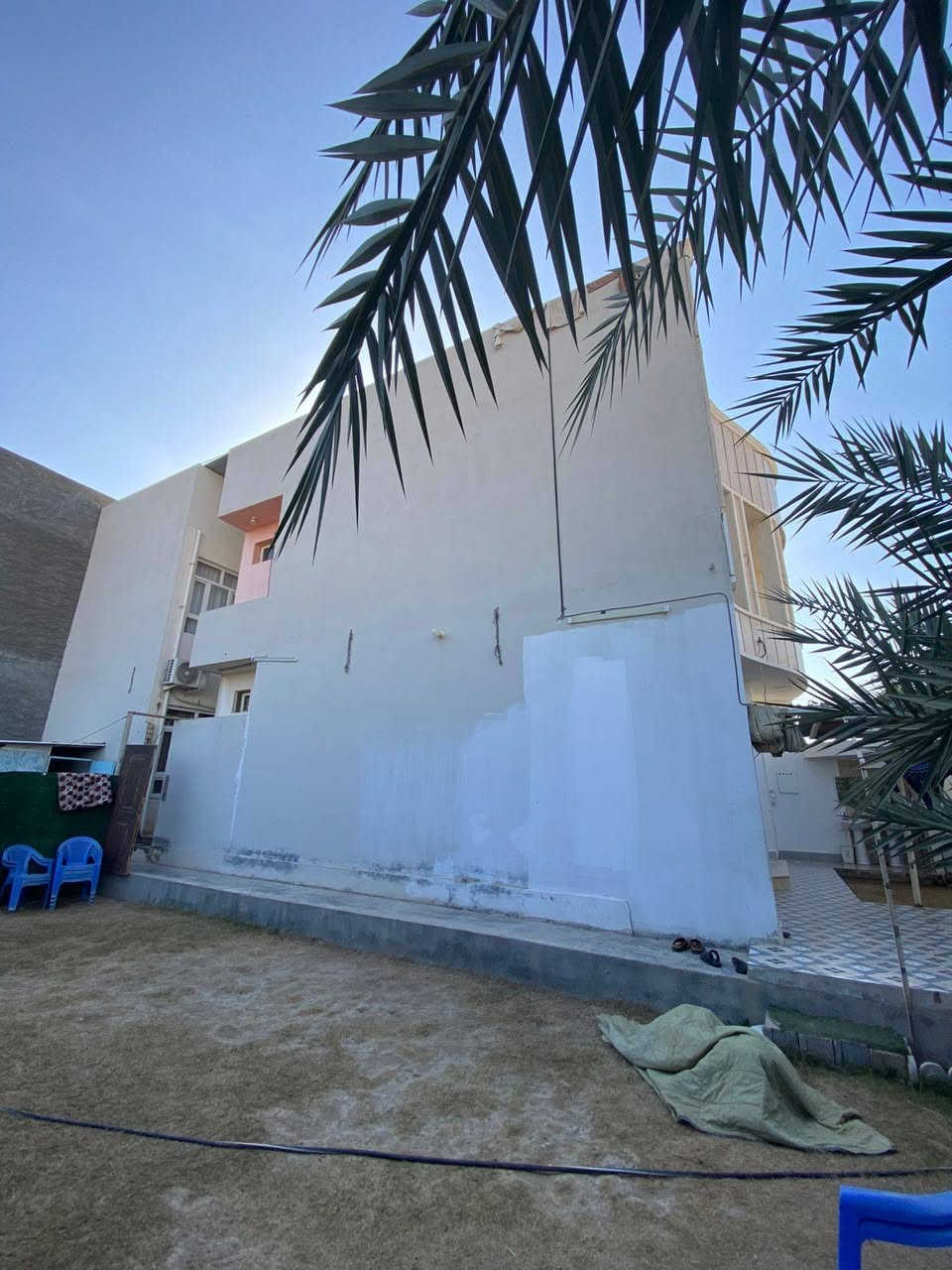 سلام عليكم بيت للبيع
في منطقة حي الملعب  ثاني قطعه عن شارع 40
رقم العقار5093
مساحه 175
الشارع 10
وجهيه 9 اله ربع نزال 20
يتكون عدد الغرف في الطابق الارضي2 /قياسهن 44 +استقبال 7ونص4 + مطبخ 45 + حمام 22 +وصحيه في الطابق الارضي
الطابق الثاني عدد الغرف 4
القياسات 4*4 العدد 2
الثالثه غرفه القياس 46 الرابعه القياس 45 + بيتنونه+مخزن القياس 7*4 وحمام وصحه في الطابق الثاني
السعر المطلوب 160مليون مجال بسيط
***********
***********
