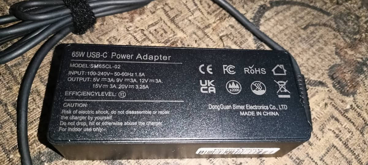 شاحنة لابتوب للبيع..هذا محول طاقة USB-C بقدرة 65 واط من الشركة المصنعة DongGuan Simer Electronics Co., LTD.يحمل الطراز رقم SM65CL-02 ويدعم نطاق إدخال جهد عالمي من 100 إلى 240 فولت.يتميز بمخرجات طاقة متعددة بما في ذلك 5V/3A، 9V/3A، 12V/3A، 15V/3A، و 20V/3.25A لشحن مختلف الأجهزة.


**إذا كنت صاحب هذا الإعلان وتريد حذفه لأي سبب، رجاءا أرسل رسالة إلى الدعم الفني**