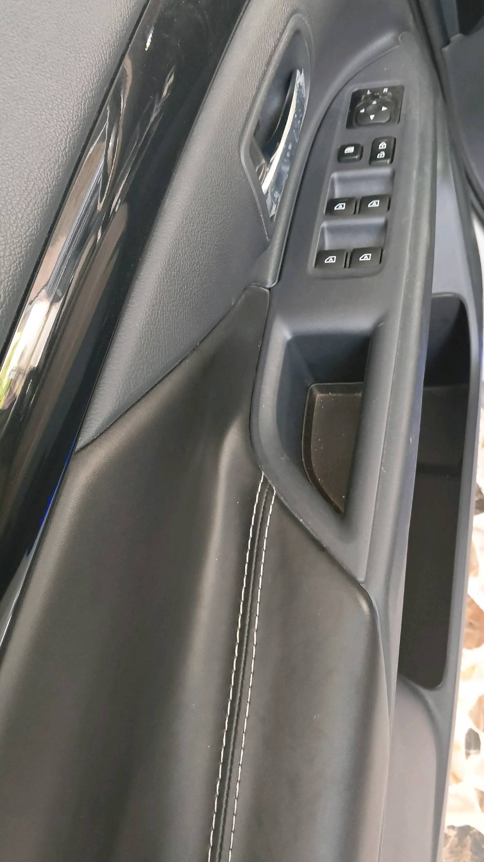 ميتسوبيشي اوتلاندر موديل 2022 ماشية 5500 كم خليجي محركMovc2000تنفس طبيعي كيرcvtثلاث وضعيات قياده ايكو نورمال سبورت كامرة خلفيه شاشة تحكمات مقود مثبت سرعة تسخين مقاعد أمامية دخول ذكي بصمة تشغيل عن بعد كشنات جلد أرضية السيارة جلد أوامر صوتية السعر 185 وبيها مجال مستعجل على البيع هاتف *********** مكاني صلاح الدين قضاء بلد 