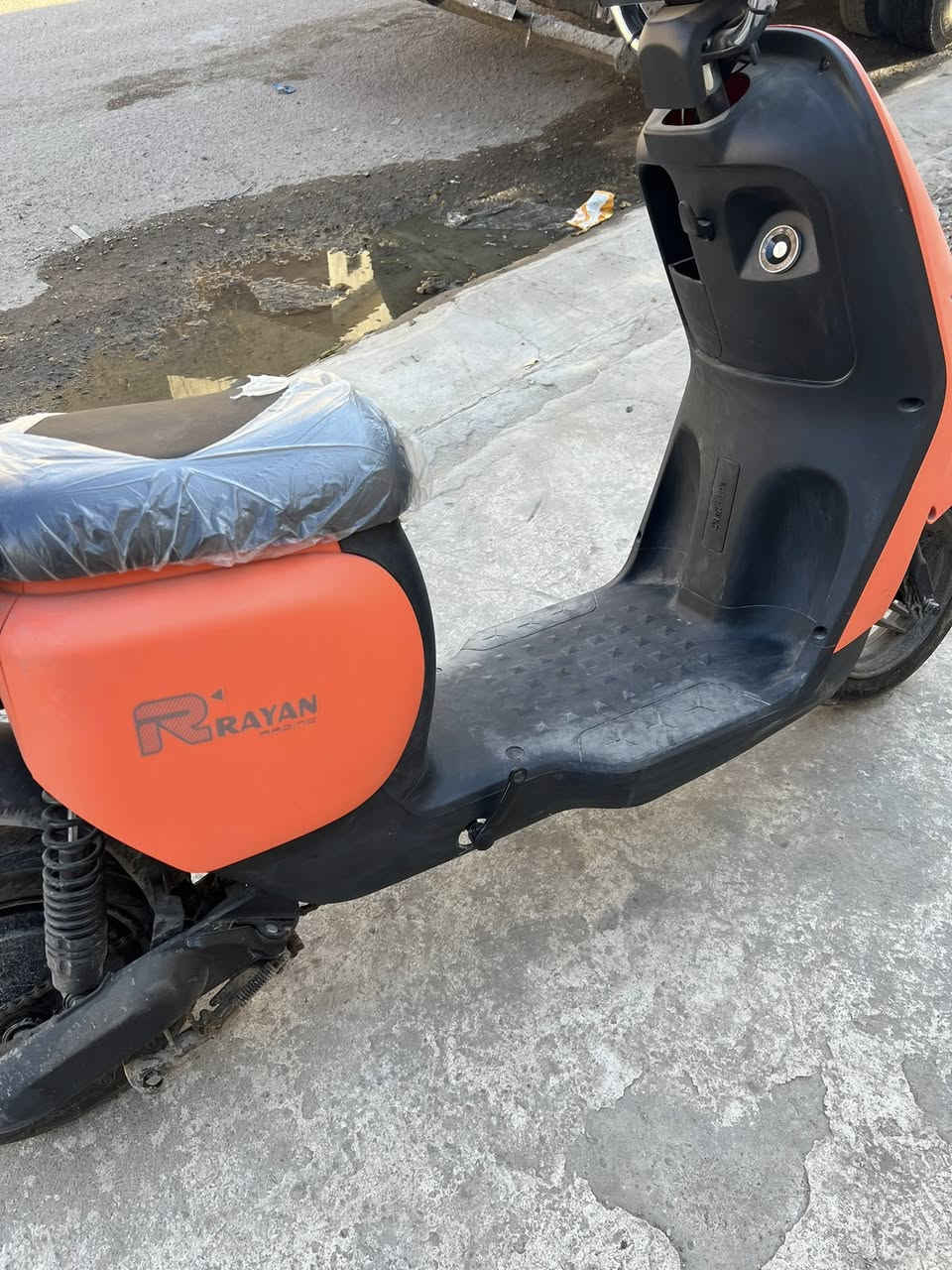 دراجة شحن لبيع جديدة الريان اضافة صندوق  خمس بطاريات  وشاحنة جديدةالسعر800الف مبايل *********** وبيه مجال لشراي 2025 جديدة

