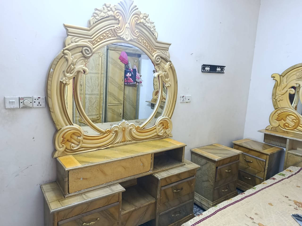 غرفه نوم للبيع نضافه 90 %
كامله اي نقص مابيها اخت الجديد السعر تفضل خاص 
وتساب  ***********
