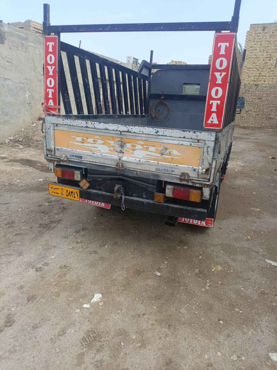 سياره أنكر تيوته لبيع رقم بغداد رقم اصفر معلايه اصل الفين*********** مكان ميسان
