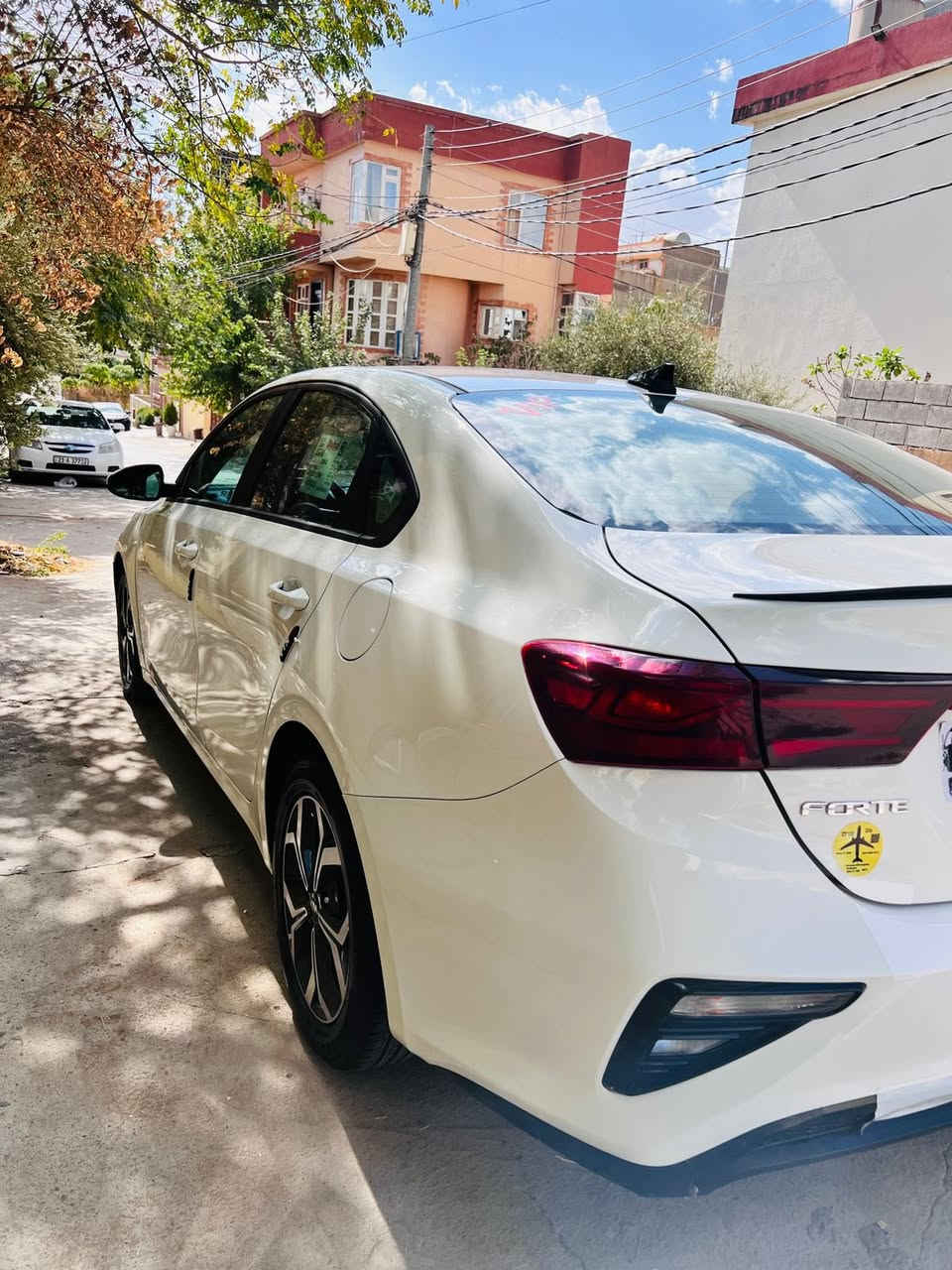السلام عليكم سياره فورتي 2020 امريكي ماشي 72 الف مكينه دوش 2000 السياره نضيفه مال بيت مكفوله مكينه وشواصي ولغوده وايرباكات كلها مكفوله ما عدا الحادث مثل ما موضح بصورة بيها رادار مانع اصتدام مثبت سرعه ومثبت ستيرن ودركشن رقم سليمانيه سنويه بسمي ثاني يوم احول الشراي يدخلي خاص او يتصل ع هذه الرقم ***********مكاني بغداد
