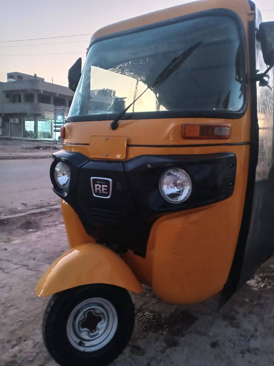 سلام عليكم تكتك باجاج للبيع موديل 2022 كفاله عامه غير بس جادر والدواسات مال باب بيهن زنجار بسيط عارضه 9 وبيه مجال مكاني محموديه
*********** 
*********** واتساب
