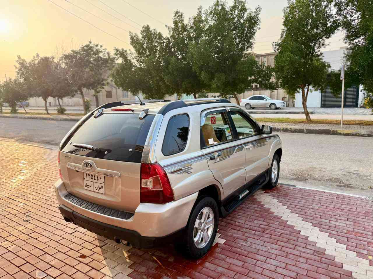 سلام عليكم للبيع سبورتج مديل 2009 وارد خليجي سياره بيه صبغ 3 قطع والباقي مكفوله مكينه وكير مكفولات حداديه تخم تاير تبريد ثلج موصفات تحكم ستيرن شاشه كامره حساسات شاير مري مثبت سرعه داخل بيجي ويل كب كروم يداد نيكل سياره جديده وجاهزه من كلشي وشرط سياره احله من صور السعر 93وقابل التفاوض الستفسار نتصل ***********مكان سياره كربلاء مكلف بلنشر
