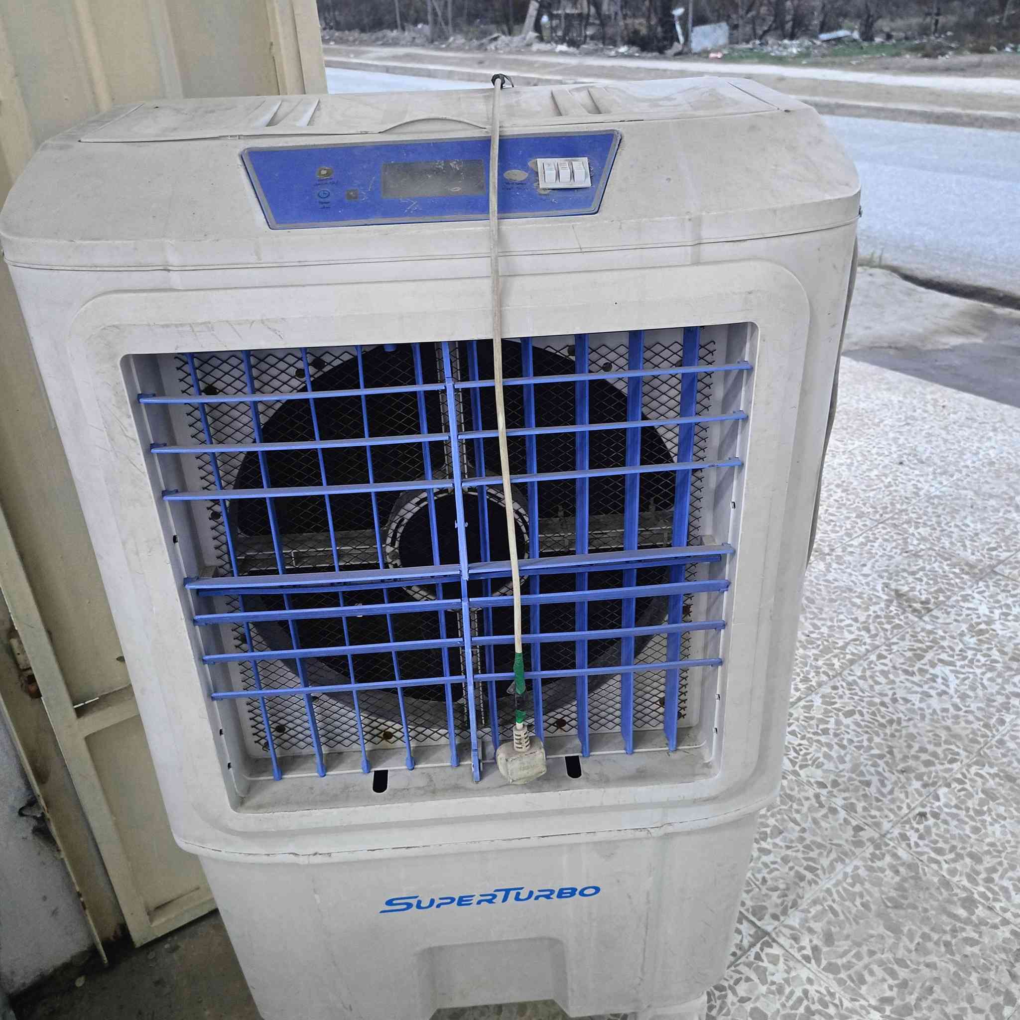 السلام عليكم 
اغراض للبيع جام خانه/ كرسي/كنفيرة/مصطبة جلسة انتظار/
للاستفسار اكثر الاتصال على الرقم 
***********
