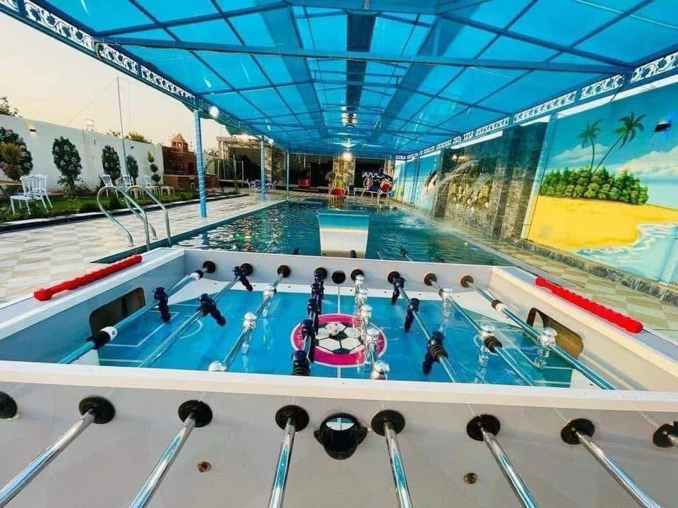 اجه صيف  ويراد راحه وتغير  جو⛱️🌞 ويه الاصدقاء والاحباب 👯‍♂️والشوي ولعب🏸 ميحلى اله ويه الاحبه مزرعتنا مزرعة وردة البنفسج ترحب بيكم❤️🍊🍗
مزرعة وردة البنفسج السياحية للإيجار اليومي🏞️ تعال تونس ونس اطفالك 
مسبح كبير في 🏊ومسبح صغير 🤽
  🍁🌴
شويات متوفره للسمك🐟 و الكباب والتكه
صاله كبيره🪑🪞🛋️
وغرفةنوم  2🛏🛌.                            
مطبخ 🥘
صحيات  🚿🛁
العاب رياضيه منضده وفيشه🤺⚽️🎲🏸🏊‍♀️
العاب للاطفال🛝🎢
انترنيت 🚆
كهرباء٢٤ساعه 💡
كراج للسيارات 🚙🚗
للاستفسار  واتساب او اتصال ☎️ 
***********
العنوان صلاح الدين قضاء بلد
