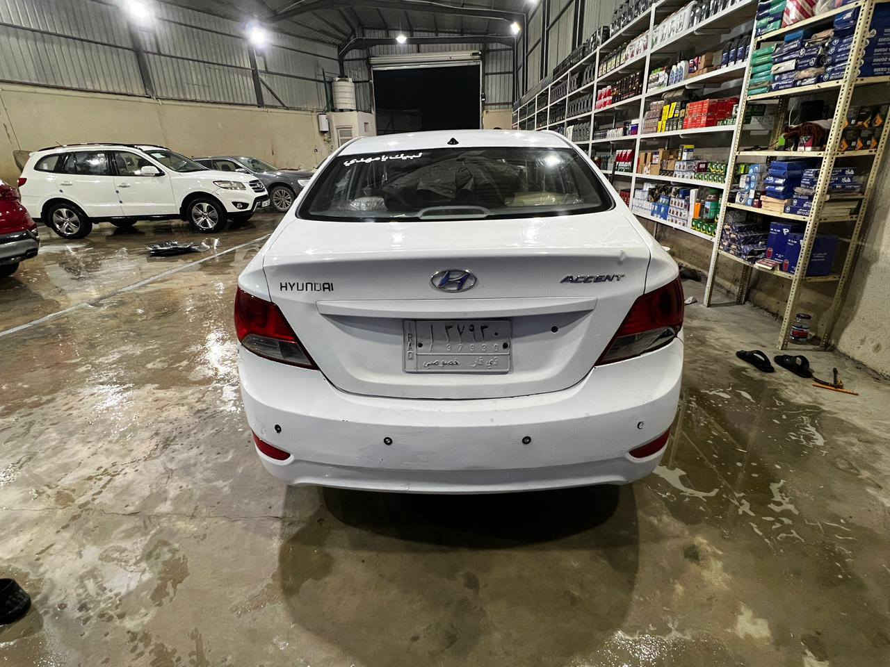 اكسنت ٢٠١٣ خليجي بيها طخات قليله مكفوله من التبديل والفتح بيها الجاملغ الخلفي بدون دواخل استفسار أكثر الاتصال على الرقم *********** علاء الغالبي
