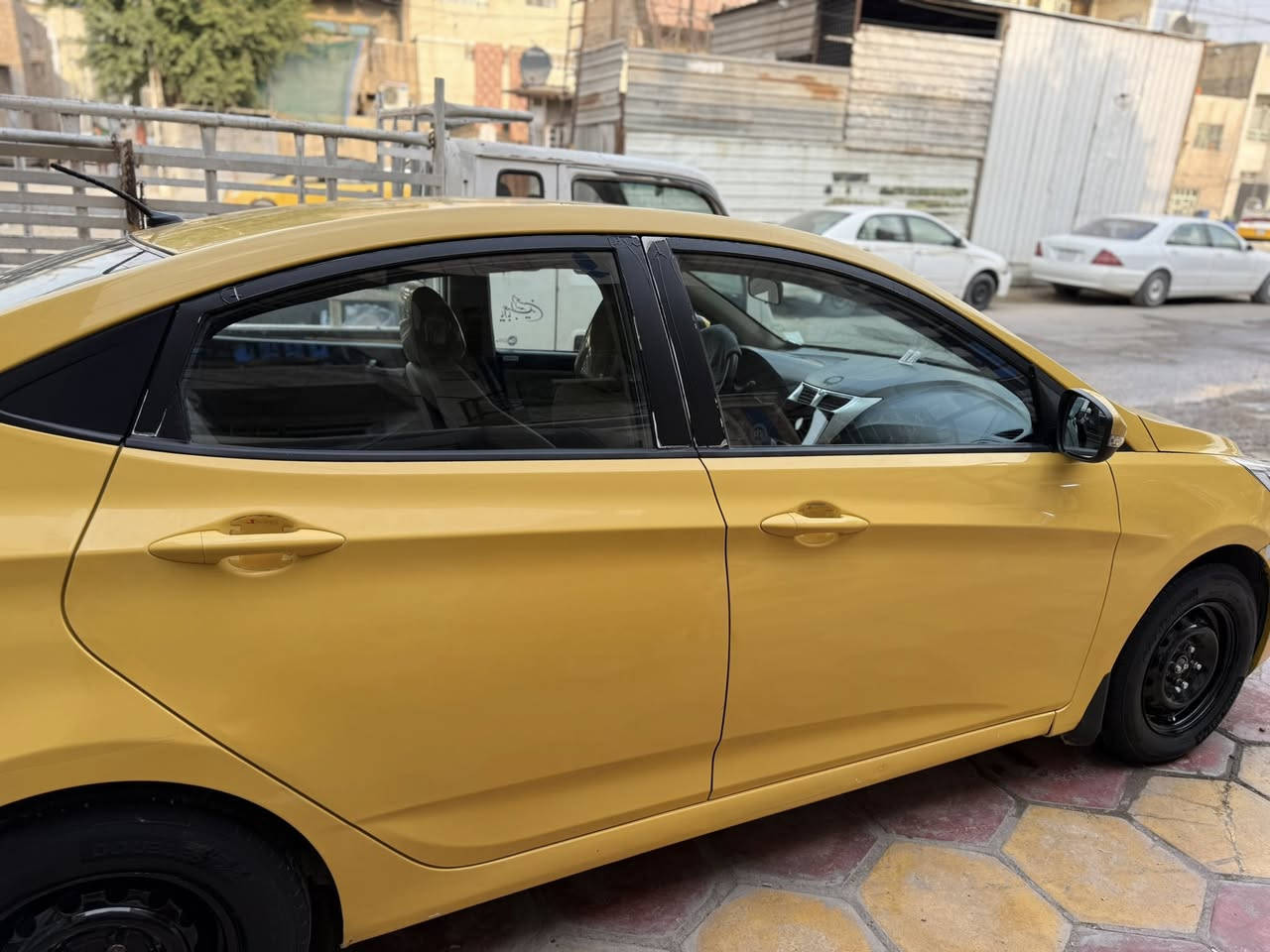 سلام عليكم  اكسنت خليجي موديل 2016  محرك 1600 قطرتين السياره جاهزه وخير من الله كله جديد تخم تاير صدر امامي خلفي كله جديد اي نقص مابيها
ما بيها لا تبديل ولا اي شي

العنوان بغداد مدينه الصدر/***********

السعر 97$
