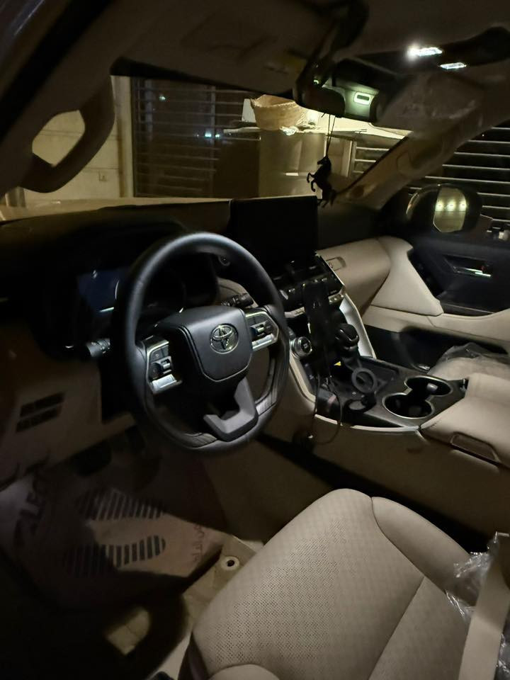 لاندكروز 2024 SAS VX ضمان شركة sas ماشية 1300 km محرك V6 4000  مكان السياره اربيل للاستفسار عن السعر الاتصال او واتساب  
0751 768 9727
