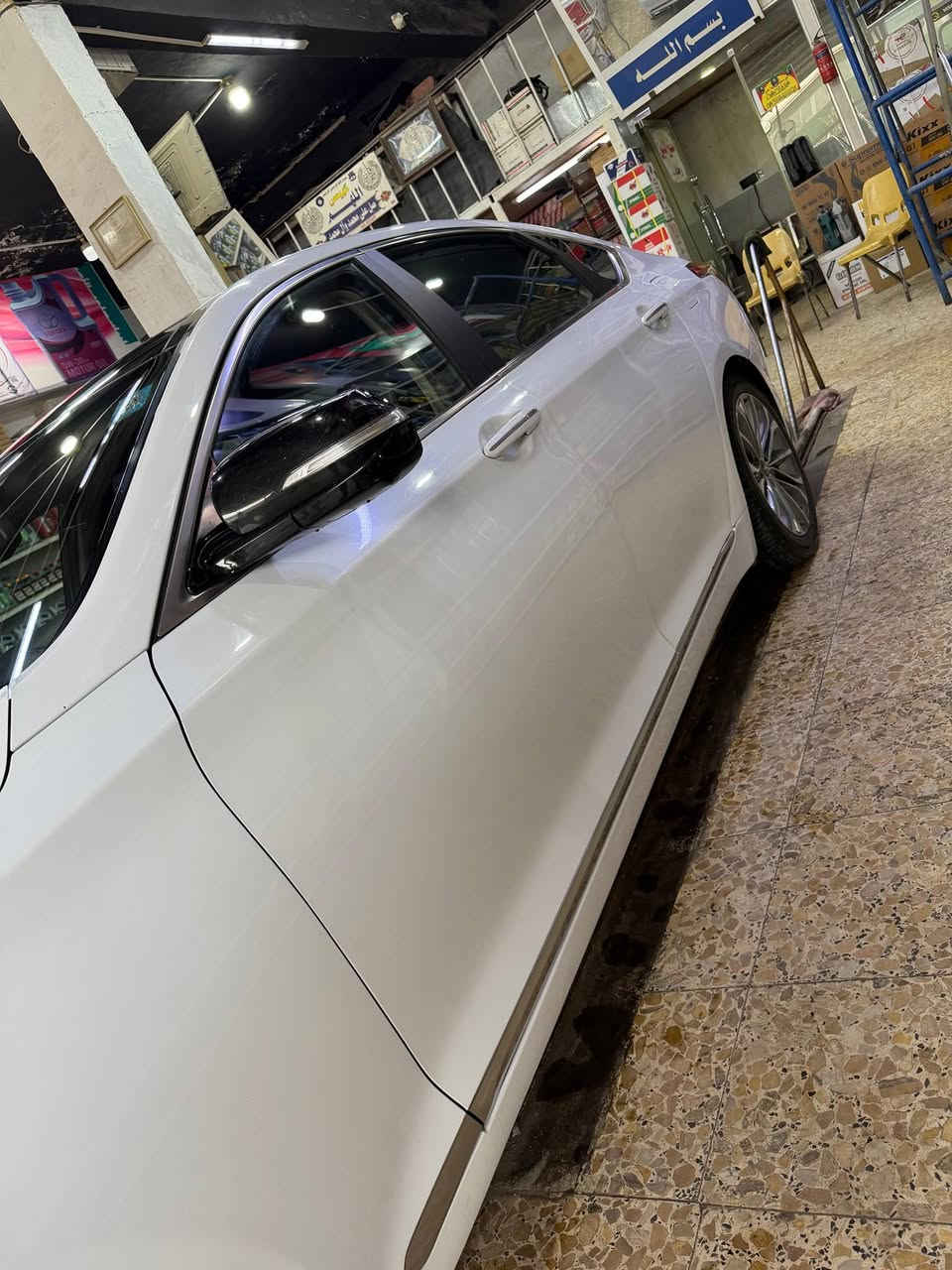 : جينيسيس G80 موديل2016 (وارد أمريكي) -حادث جدا بسيط
المحرك: 6 سلندر (V6) سعة 3.8 لتر - أداء قوي واقتصادي.

اللون الخارجي: ابيض .

اللون الداخلي: جلد اسود جديد 

ناقل الحركة: أوتوماتيك 8 سرعات.

المواصفات الفول (1/1):

سقف بانوراما بالكامل.

نظام بصمة (تشغيل + أبواب).

شاشة ملاحة كبيرة ونظام صوتي Lexicon الفاخر.

رادار أمامي، تنبيه الخروج عن المسار، ونظام النقطة العمياء.

بروجكتر (HUD) لعرض السرعة والمعلومات على الزجاج الأمامي.

كراسي كهرباء مع نظام تدفئة وتبريد.

صندوق خلفي ذكي (يفتح تلقائياً عند الاقتراب).

كاميرا خلفية دوارة مع حساسات أمامية وخلفية

السعر 178

***********
