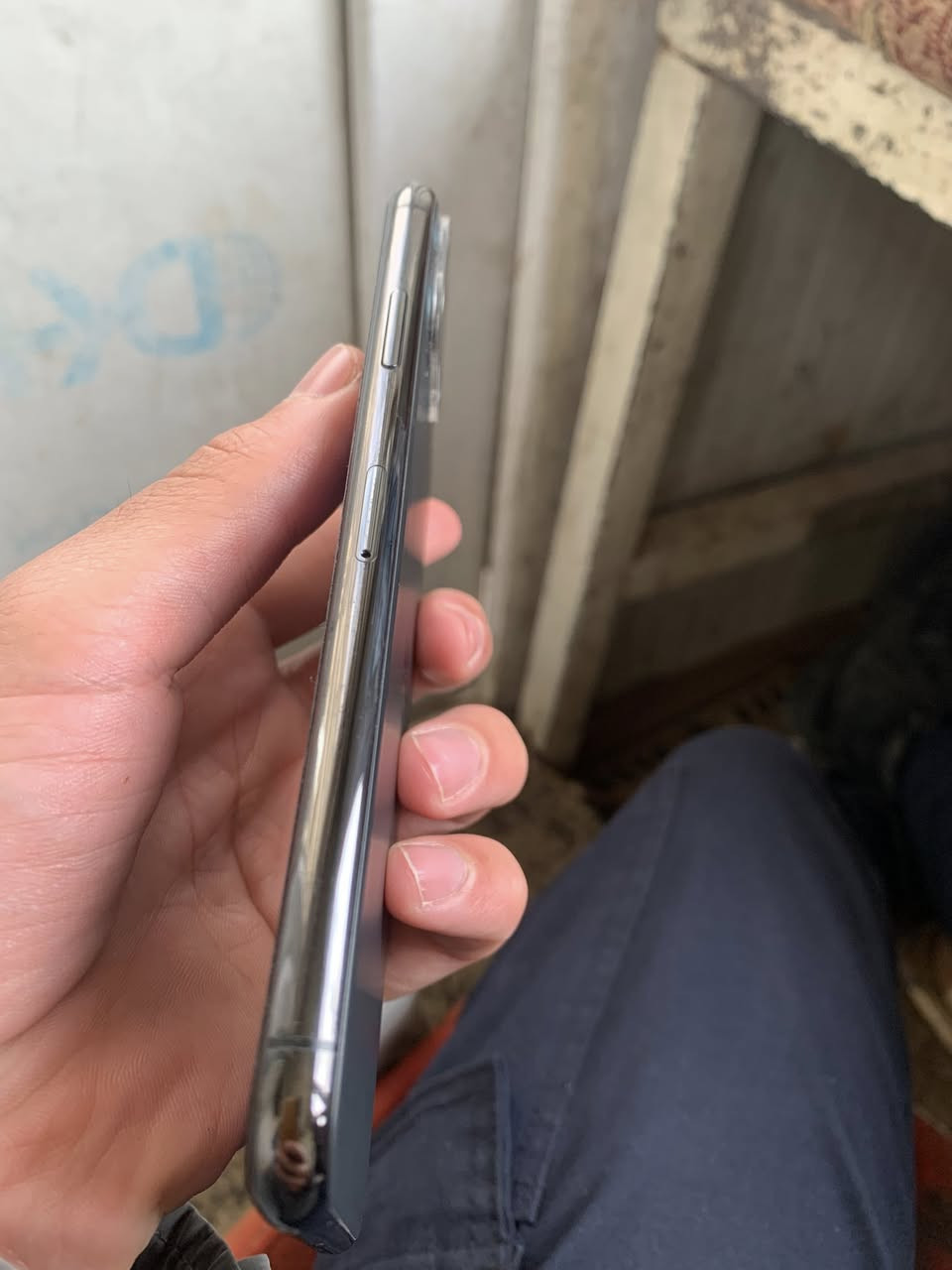 ￼ ‏سلام عليكم جهاز 11 بروماكس ذاكرته 256 بطارية 81 جهاز مبدل بس بطارية باقي الشرط سعر 350 خاص مفتوح 
***********
