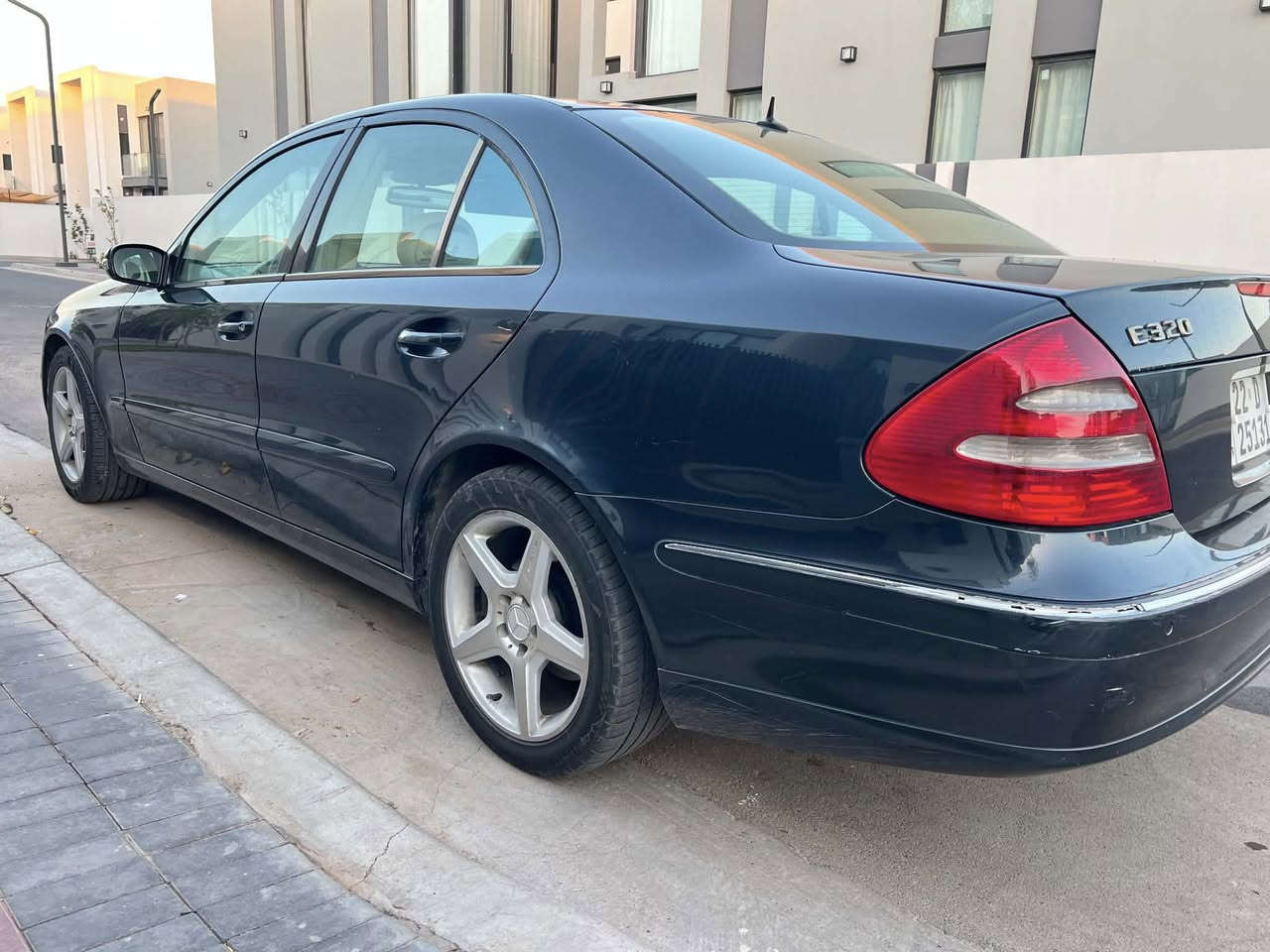 السلام عليكم مرسيدس e 350 موديل 2002 
مكينة 6 سلندر  داخل جلد بيجي تبريد ثلج 
سيارة بدون صبغ مكاني بغداد 
سعر 110 $  

‭***********‬
