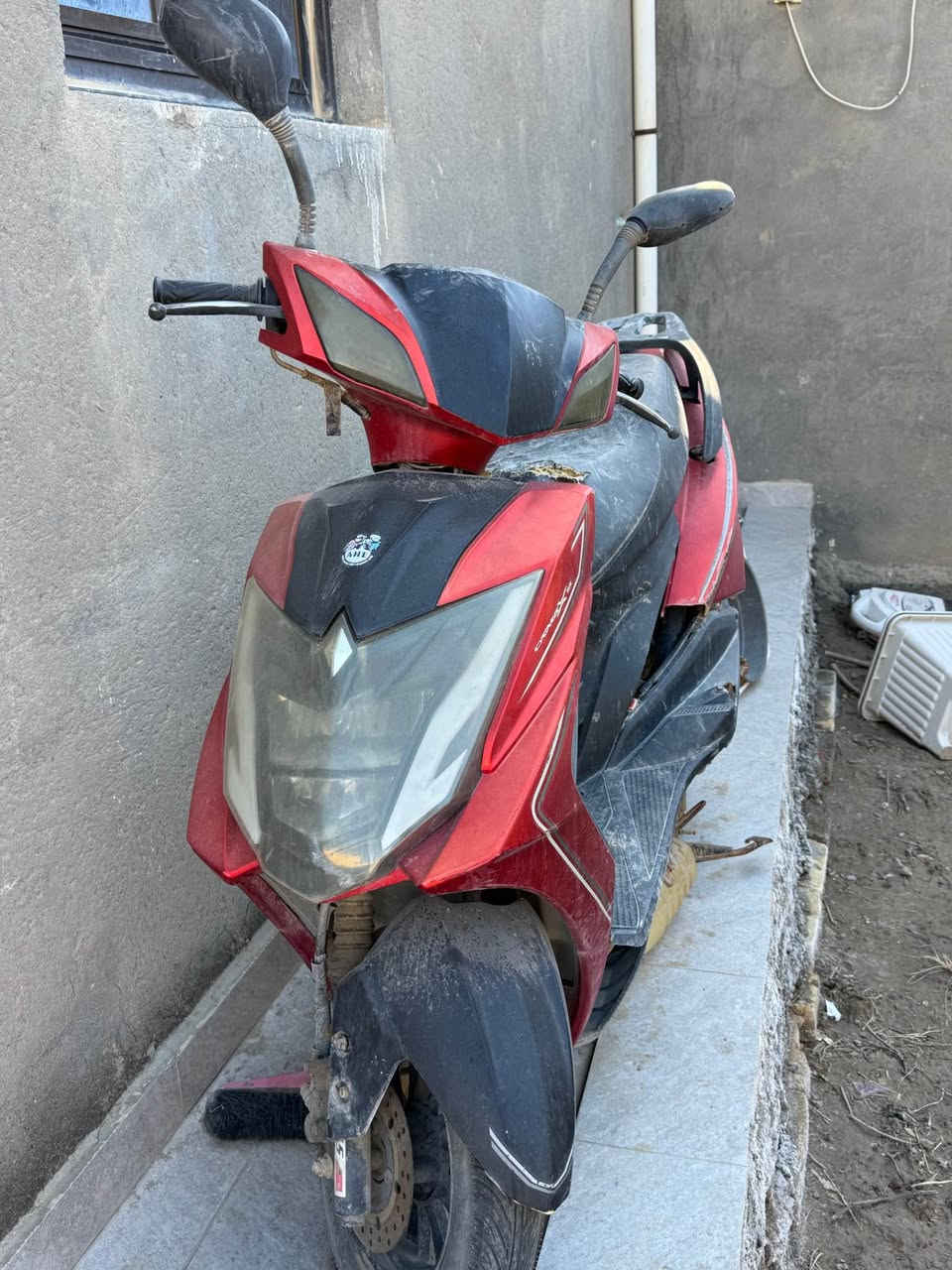 السلام عليكم دراجه سكنكس ٢١ مجفته وشغاله بس متروكه صار فتره وتركتها بسبب طلع عندي صوت بالاكسل يعني اللي ياخذها  يفرغ بانزينها وينضف الكابريتر ويتوكل السعر ٢٢٥ وبيها مجال للشراي 
مكانها السماوه
*********** السماوا, المثنى
