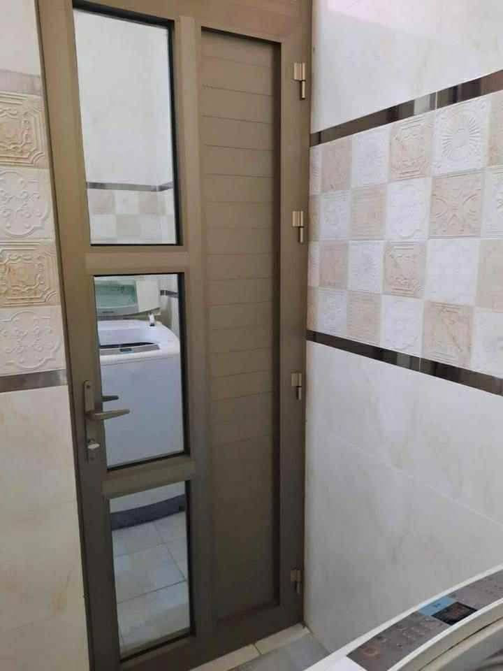 معمل الرعد لاعمال الالمنيوم والزجاج...نعمل .أبواب ..شبابيك ..محجرات درج باانواعها 
 ..للاتصال/***********ابو اوس
