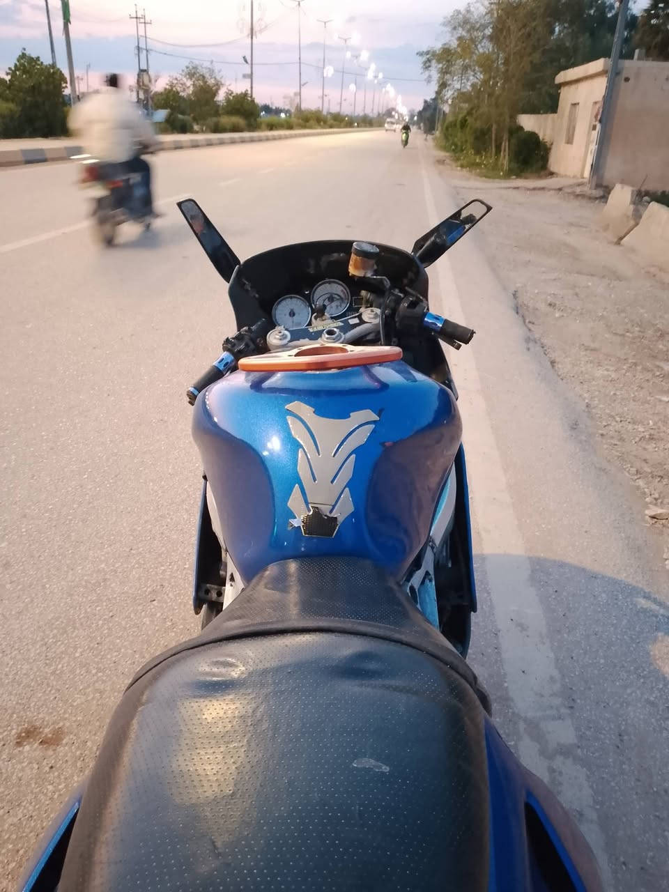 cbr 919 RR
للبيع أو مراوس بسيبي فور دراجه تجفيت جديد خير من الله بيها نقوصات بسيطه ينزل من سعرها للبيع أو مراوس بسيبي فور السعر 1800/مليون و800 
مكاني بابل أجبله ***********
