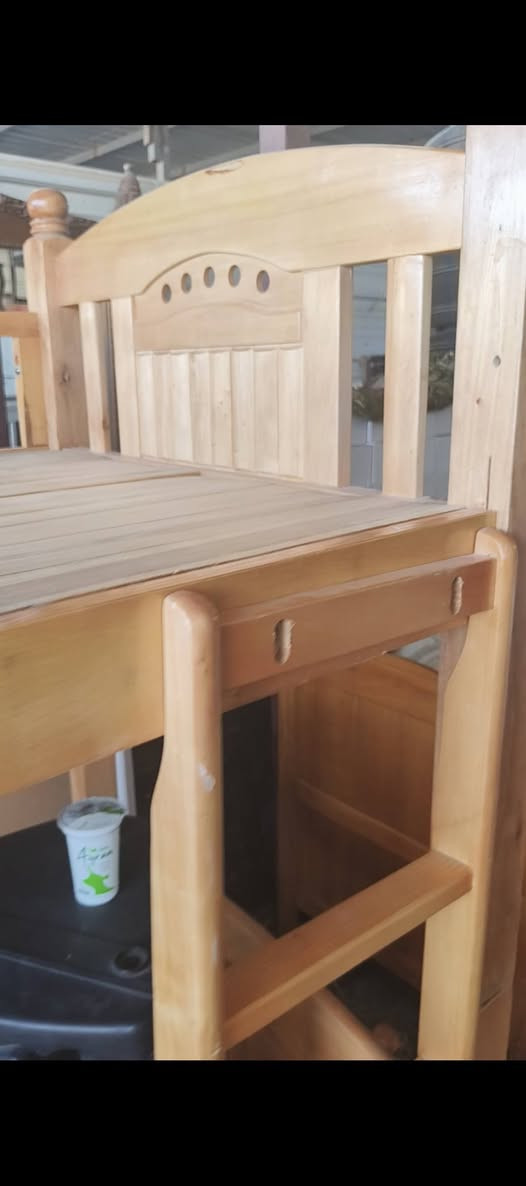 سرير نوم للبيع طابقين حجم كبير ترهم طابق واحد وترهم طابقين
ااسعر 250 وبيه مجال 
هاتف ***********
