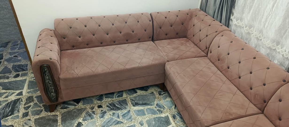 ديوان مستعمل توصا شغل درجه اولى مع ضمان ٥ سنوات 
الشغل كله ثكيل ومرتب سعره ٤٥٠ الف وبي مجال 
المياخذه خسران الله شاهد ***********
