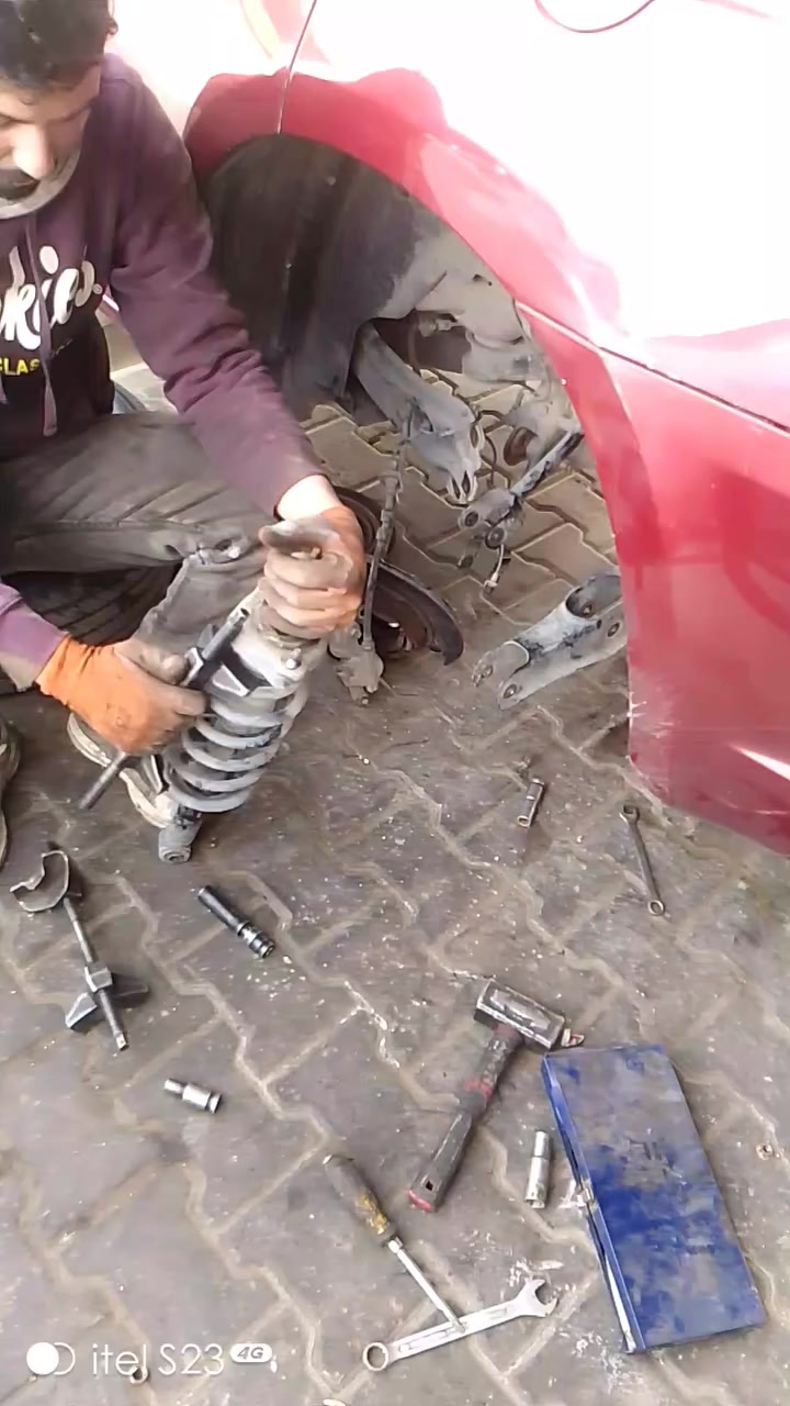 سي 200 موديل 14
محرك 3600 حادثها دعاميه اماميه فقط
صبغ دعاميه وبنيد فقط 
 بيع او مراوس ***********
