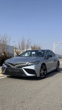 كامري ٢٠٢٠ • LE بلس • ٦٥ الف ميل
