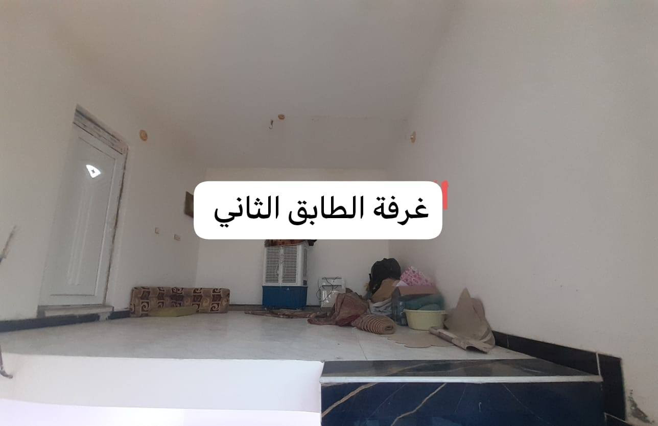 مكلفة بالنشر ...
دار للبيع بحي الشهداء درجه أولى 
يم ناظم القاضي قريب على الشارع العام 
مقابل مدرسة مؤمن قريش
مساحة البيت 180 متر
مطلوب إسكان يصير على المشتري يدفع كل شهر 220 ألف فقط 
تفاصيل البناء ...
غرفتين وصالة واستقبال وكلدور ومطبخ وصحيات دامليه وخارجيه  وساحة زغيرة
وفوگ صاله مبنيه وصحيات والغرف ماييه الفوك عوزهن قليل ..
السعر خاص او الاتصال على صاحب البيت  ويفهمك بالتفاصيل كامله ***********
