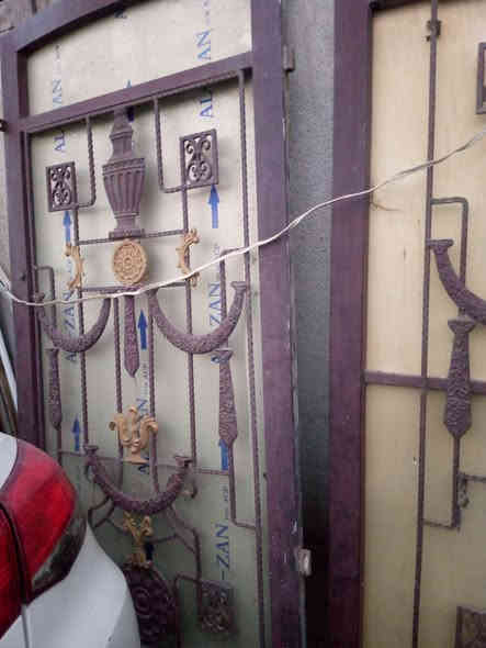 السلام عليكم باب سلايت ارتفاع مترين عرض ثلاثة أمتار فتحة يمنى السعر 300 الاتصال على رقم *********** موجود واتساب او ***********
