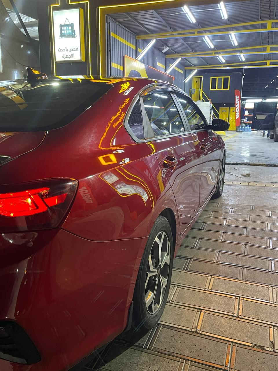 فورتي مديل 2021 سيارة نضيفة ماشية 78 حادثها باب سايق تكحيل وباب الي ع اليمين هم تكحيل وجاملغين واحد مصبوغ ولاخ بس تكحيل ابيع اربع قطع سيارة جاهزة وخير من الله مكان سيارة بغداد سعر 130 وبيها مجال ***********
