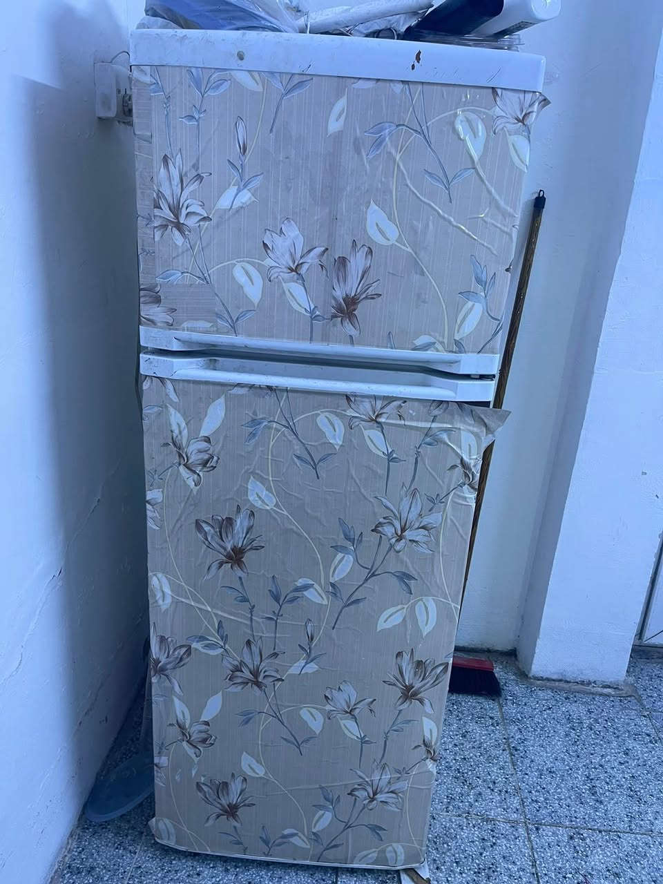 ثلاجة للبيع السعر ٩٠ وبيها مجال ما بيها اي  عطل الشراي يدخلي خاص


**إذا كنت صاحب هذا الإعلان وتريد حذفه لأي سبب، رجاءا أرسل رسالة إلى الدعم الفني**