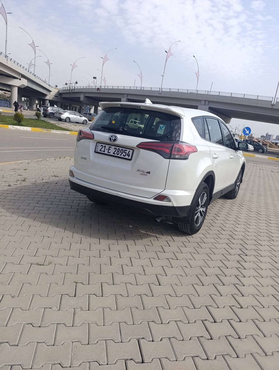 السلام عليكم
راف فور 2018
كلين شركه ساز 
سياره كامل ع وضع الشركه 
فور ويل 
ماشي 130 الف 
ثلاثه انظمه 
سنويه 2028 بسمي
شرط كير والمحرك 
السعر المطلوب 210 بي مجال بسيط
مكان كركوك
***********
