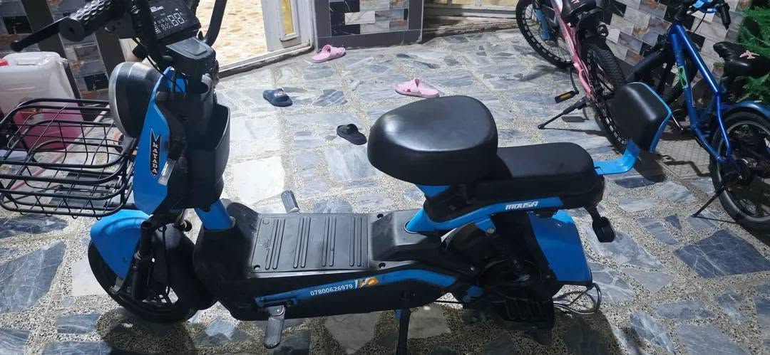 دراجه شحن للبيع ٣٠٠ وبيه مجال الي يريد يشتري يراسلني واتساب هذا رقمي                     ***********
