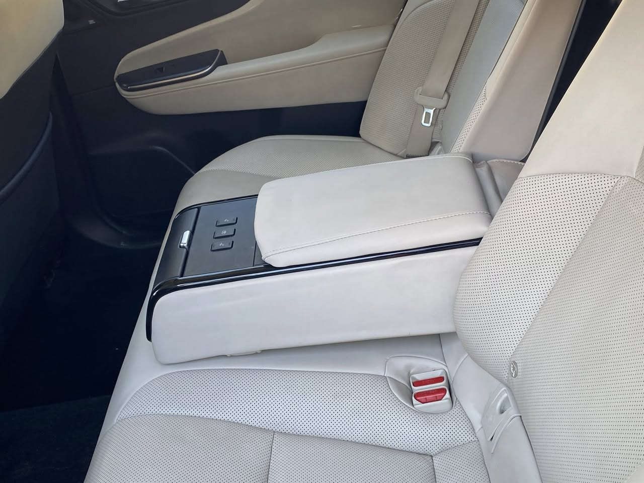 الموصفات
خليجي عبد اللطيف
* ﻿﻿هايبرد�. دخول ذكي
* ﻿﻿بصمة تشغيل�خزن ميمور�لد امامي�لد خلفي�كراسي كهرباء�داخل جلد ابيضّ�برده خلفيه
* ﻿﻿هندبرك بصمة�تبريد كشنات�شاشه كبيره مدعومه ابل كاربلاي�لايت زنون 4 عدسات�قطعتين تبريد�اوتو هولد�كامره خلفيه دواره�كامرات 5�ستيرن كهرباء�رادارات ٣٦٠�سستم سماعات jpl�مري كهرباء
* ﻿﻿اشاير بل مري�تحكمات جهتين�دبل كروس سرعه�تحكمات بل مقاعد�ويل كب حجم 19
* اطارات جديده�حساس تاير�سلايت روف
* هزه جديده�رقم بغداد
* 322السعر 
* ***********
