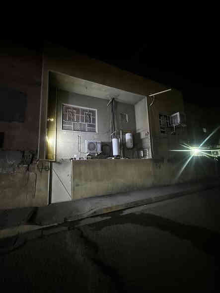 سلام عليكم بيت للبيع في منطقت العبيدي شارع يوسف قرب اسواق ابو فراس مساحه 200م ع شارعين الطابق الاول يحتوي على ستقبال وهول وصاله وغرفه منام ومطبخ والطابق الثاني يحتوي على ثلاث غرف نوم +حمام وتوليت رقم الهاتف ***********
