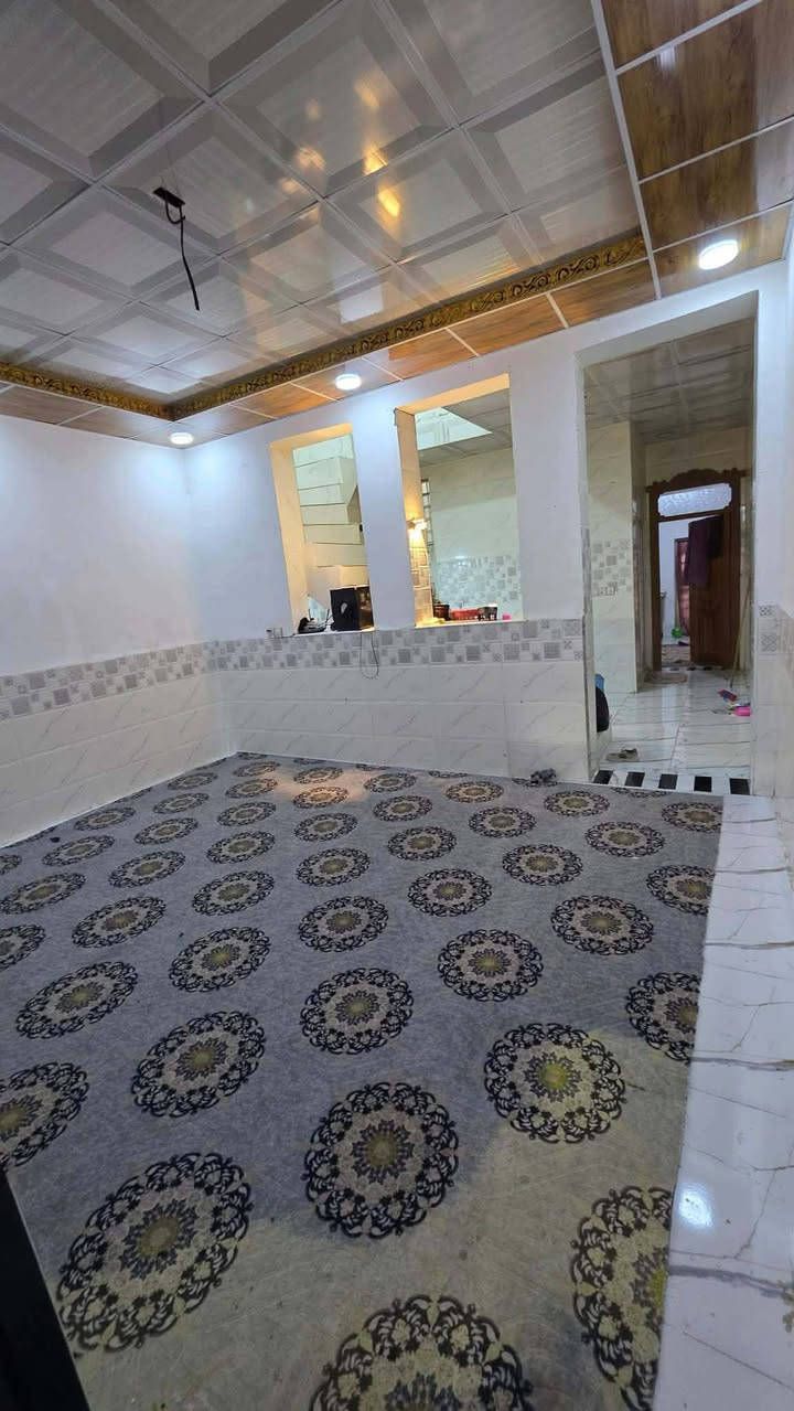 سلام عليكم دار للرهن ١٢٠ متر
بدايه شارع المطحنه مقابل القريه 

غرفه صاله مطبخ ستقبال حمامات ٢ 
سعر الرهن ١٥ وبي مجال بصيط 
سنه وقابل للتجديد
رقم الهاتف  ***********
