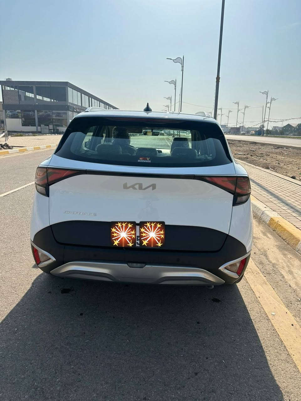 🚗 للبيع: كيا سبورتج 2024 – وارد خليجي
📍 مكان السيارة: بغداد 
📞 للتواصل: ***********
💰 السعر: 215 وبيه مجال للطيبين 
📊 المسافة المقطوعة: 17الف
🛠️ المحرك: 4 سلندر 2000cc

⚙️ المواصفات:
• فول مواصفات عدا فتحة السقف
• بصمة تشغيل + تشغيل عن بعد
• مقاعد أمامية كهرباء مع تدفئة
• شحن تايب C بالكشنات + شحن وايرلس
• شاشة كبيرة
• كاميرا خلفية
• حساسات أمامية وخلفية
• تبريد قطعتين
• درايف مود – أوتو هولد – نظام منحدرات
• هاند بريك بصمة
• مرايا كهربائية
. ملاحظات موجودة بالسونار
• رقم السيارة بغداد الدولي الجديد
• بااسمي تحويل مباشر
