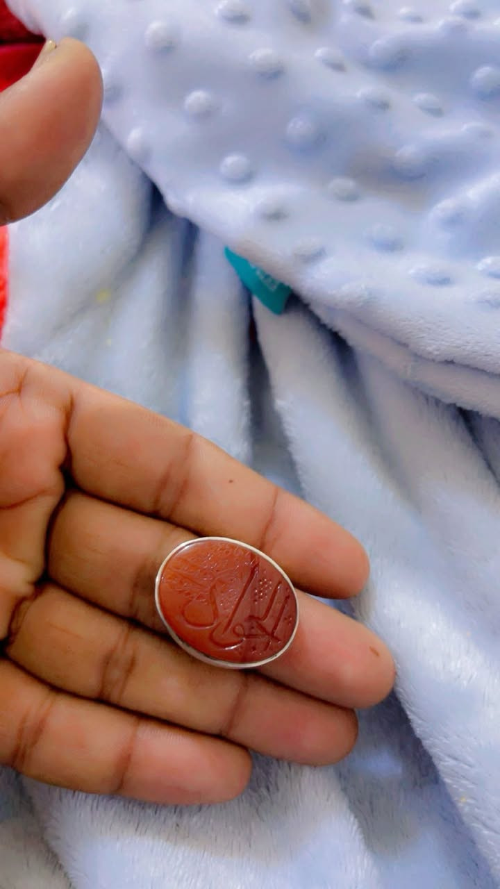 عقيق يماني مشروط ذمه مصور جدا واضح متوج بحرز الامام الجواد صياغه يدويه خاتم تحفه مراوس او بيع ***********
