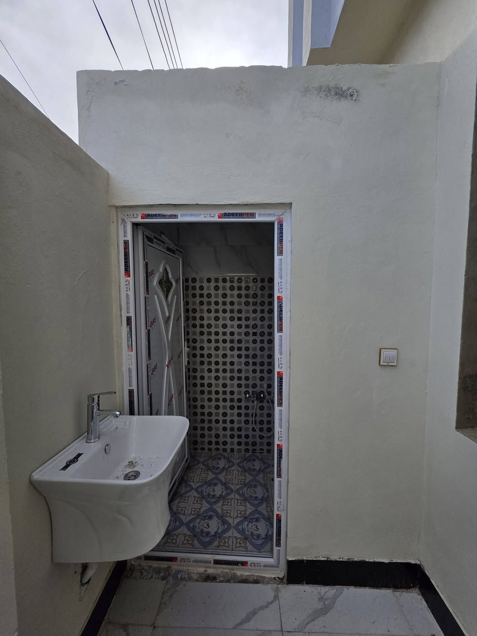 السلام عليكم بيت للبيع 100م طابق واحد 1⃣
في حي النداء شارع جامعة الكفيل 
شريط الموضفين مقابيل مجمع الاميرات 

يحتوي عل غرفه وصالة ومطبخ  واستقبال 
بناء درجة اولئ كونكريت مسلح فول جديد ما مسكون 
 تمليك بلدي حر سند باسمك مداور 
السعر 70 مليون  💵

للاستفسار ***********
مكتب سيد علي للعقار
