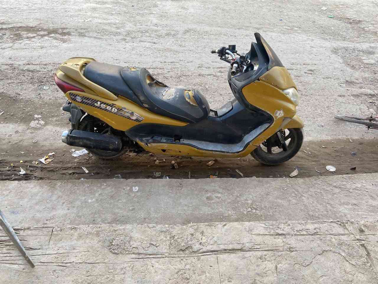 فورزه صفر 8 للبيع دراجه معميه دراجه خير من الله بصمه بلاد محرك لا صوت لا تبخير ولا  كهربائيات كلها شغاله فقط كيل متر ودكمه مال اشاير عاطله أوراقها موجوده تاير خلفي جديد سعر400 مكان بسمايه للاستفسار ***********
