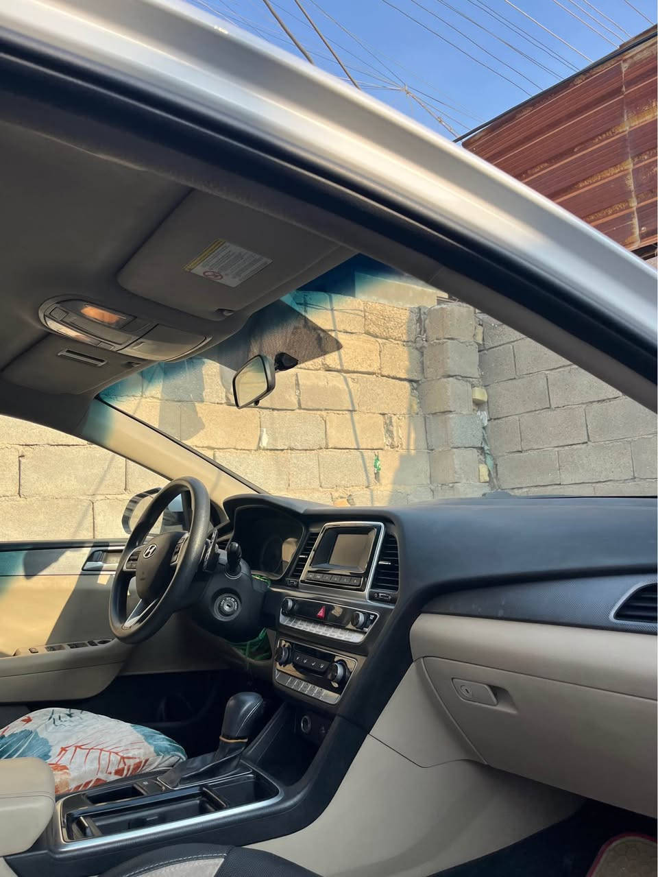 سم الله الرحمن الرحيم 
سوناتا 2019  خليجي 
ماشيه 207الف وقابل لزياده 
مكفوله كير محرك 
الضربات موضح بصوره 
رقم بصره سياره بسمي 
العنوان البصره الهارثه 
*********** Singapore
