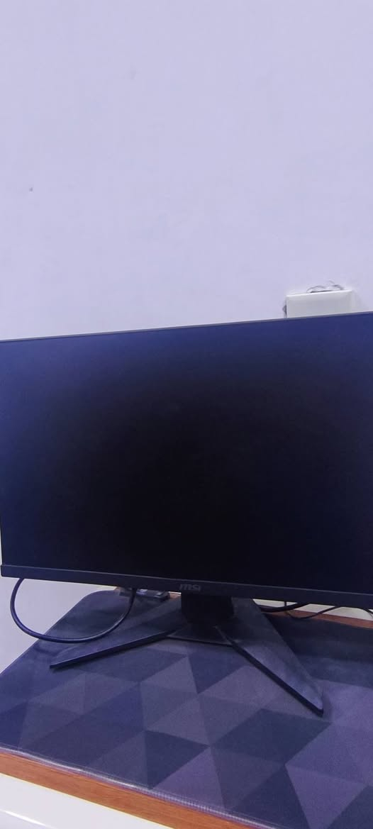 شاشة MSI للبيع!!!
مواصفات:200 هرتز 
FHD
HDR
IPS 
حجم الشاشة 24 
استعمال قليل نظافة فوول
السعر 130
وماوس وسماعات اتاك شارك 
مابيهم اي خلل وي الكراتين 
رايدهن ب60 ثنينهن
عنوان بغداد 
*********** رقمي
