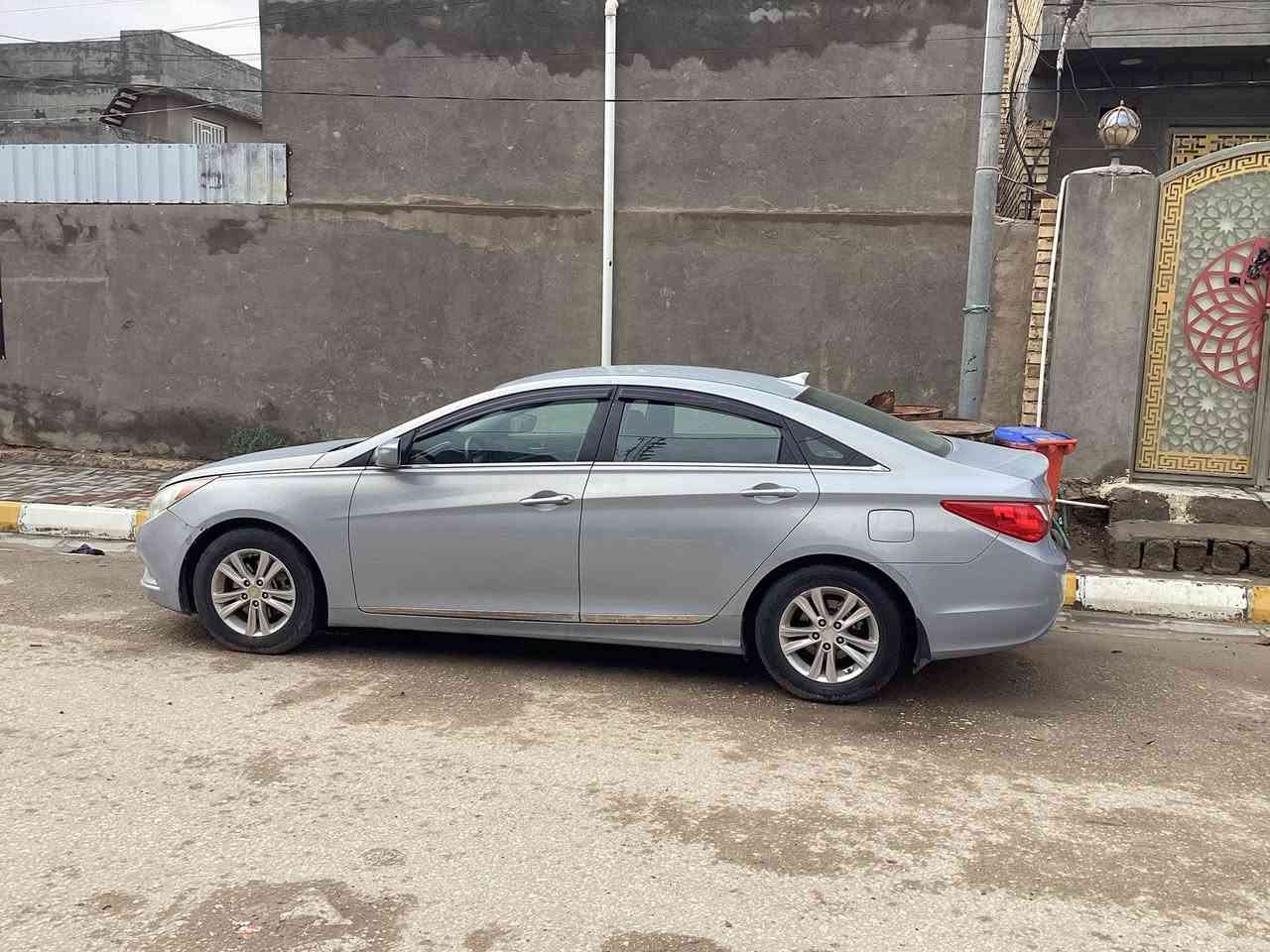 سلام عليكم سياره سوناتا 

** الـرقـم *********** … *********** **

- موديل 2011 جديد 

- كشن كهربائي 

 -  شاشه اماميه 

- كامره خلف سياره 

- لون رصاصي 

- تبريد شغال بارد ثلج 

-￼ كهربائيات شغاله 

* اي قطعه ما مبدله السياره جديده 

-محرك 2400 

- سوناتا وارد امريكي 

-الباب الخلفي للسيارة مخدش قليل 

-ماسحات شغاله 

- رقم السياره قادسيه انكليزي خصوصي 

*السياره بسمنا تحويل يمتا ماتريد احنا حاضرين بكل وقت .

* المكان القادسيه _ قضاء البدير .

** الســعـر  { 115 } ورقــه ، وبـيـهـا مـجـال .
