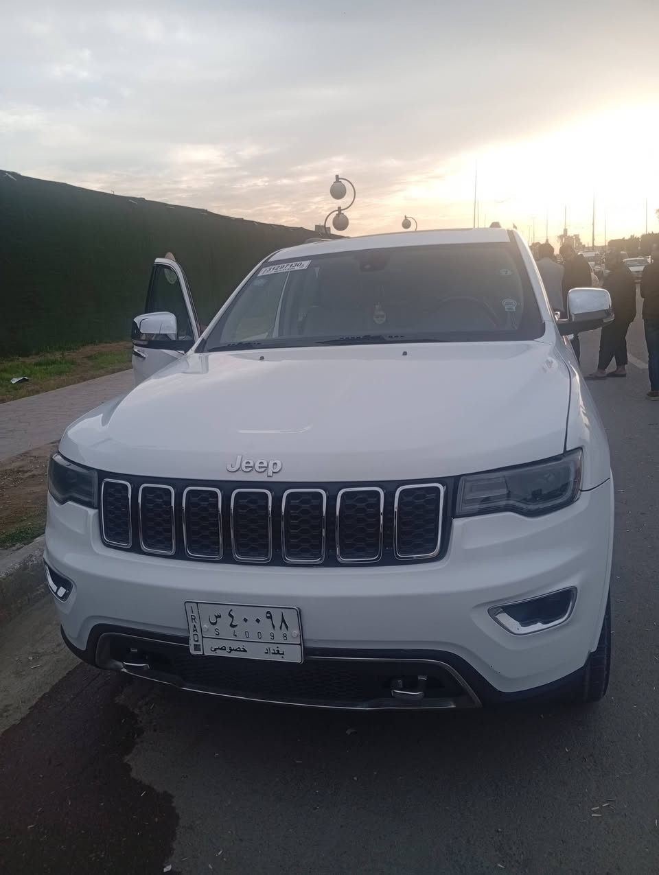 السلام عليكم ورحمه الله وبركاته
جيب شيروكي موديل 2021
فول مواصفات لمتد
وارد امريكي 
مكينه v6سلندر
السعر 260 وبها مجال الشراي 
صور الحادت موجوده داخل صور
رقم الهاتف 
***********
