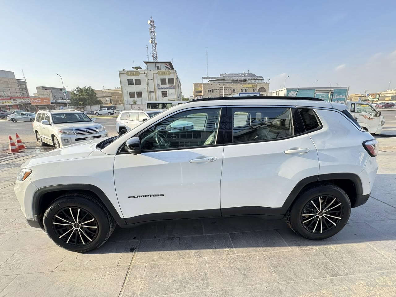 سلام عليكم 

جيب كومباس ٢٠٢٢ رقم أربيل الدولي باسم شركه تحويل او وكاله حسب الرغبه

ماشيه 58. الف كيلو 

السياره شنو مواصفات تلكي بيها فول الفول واحد على واحد 

رادارات جميع الجهات 

جنطه كهرباء 

كرسي كهرباء 

٣ انظمه قياده 

مكينه ٢٤٠٠ 

بنوراما على طول القماره 

والباقي كله معروف 

حادث كلش خفيف صندوق الخلفي فقط وصور الحادث منشوره  
مكان السياره بصره :العشار
السعر :167
هـ: ‭0773 061 9988‬
